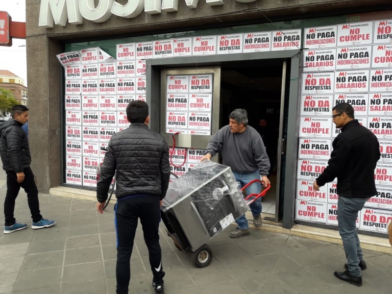 Autorizaron a retirar mercadera de Musimundo por falta de pago